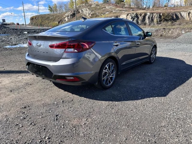 Hyundai Elantra Luxury 2020