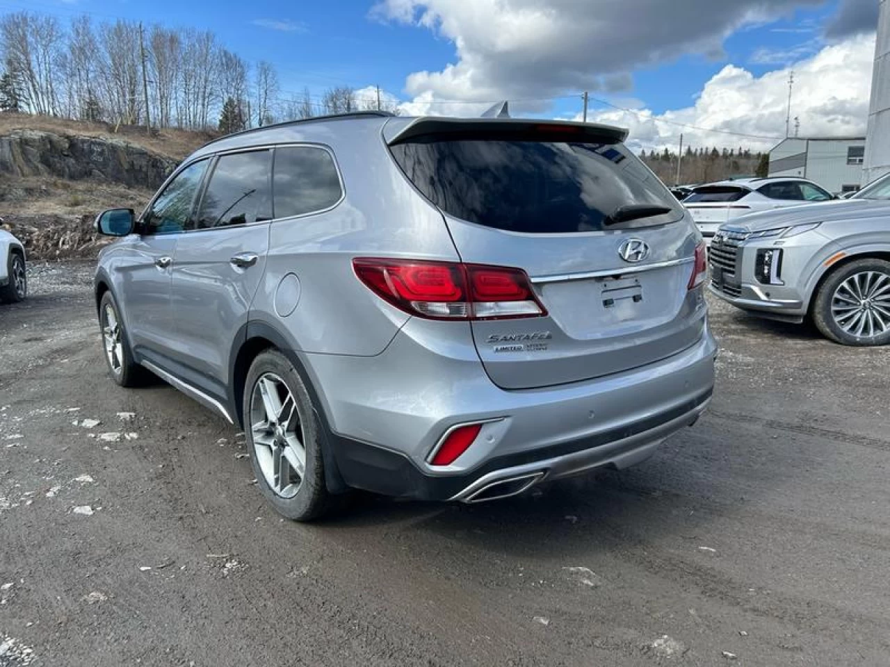 2017 Hyundai Santa Fe XL Limited with 7 seats Main Image