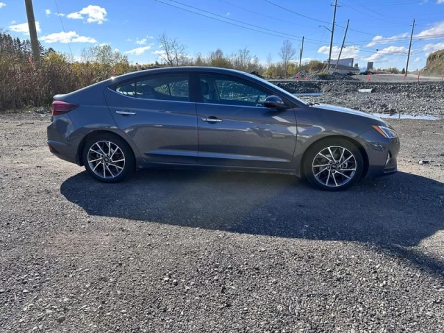 Hyundai Elantra Luxury 2020