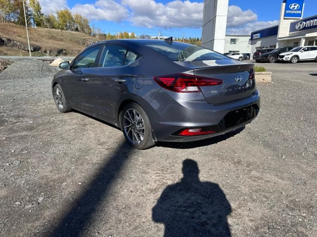 Hyundai Elantra Luxury 2020