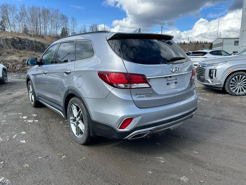 2017 Hyundai Santa Fe XL Limited with 7 seats Main Image